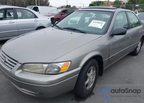 1999 Toyota Camry Xle z USA, uszkodzony, nr VIN 4T1BG22K3XU473209